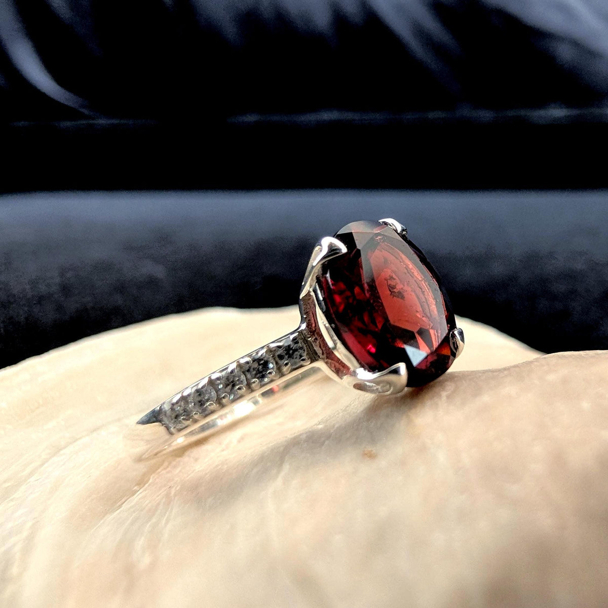 Large natural garnet and white topaz ring | 925 Sterling Silver