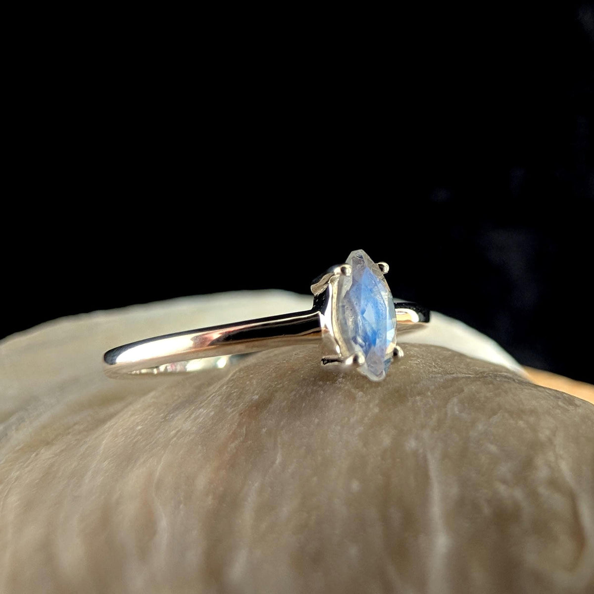 Natural rainbow moonstone minimalist ring | 925 sterling silver