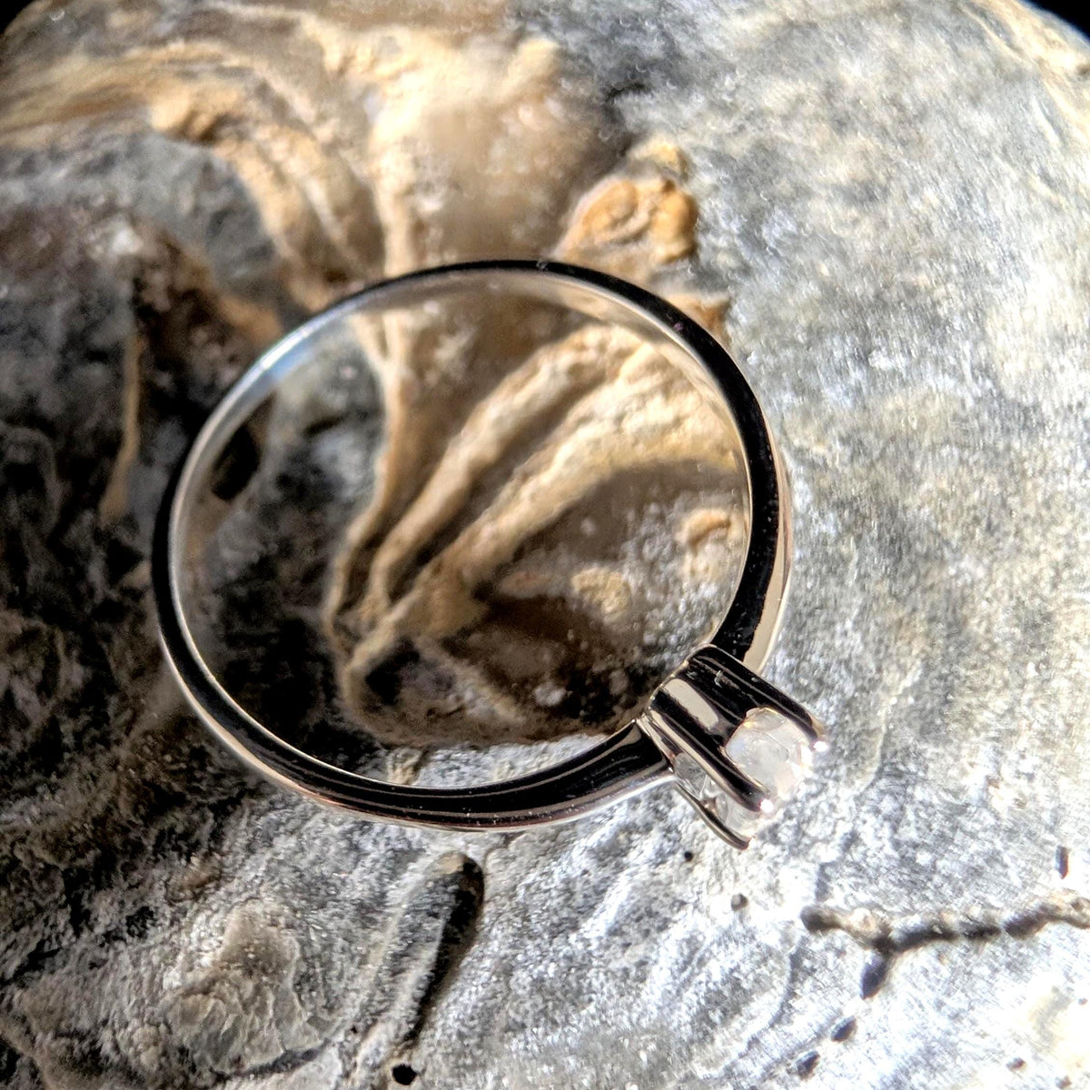 Natural rainbow moonstone minimalist ring | 925 sterling silver