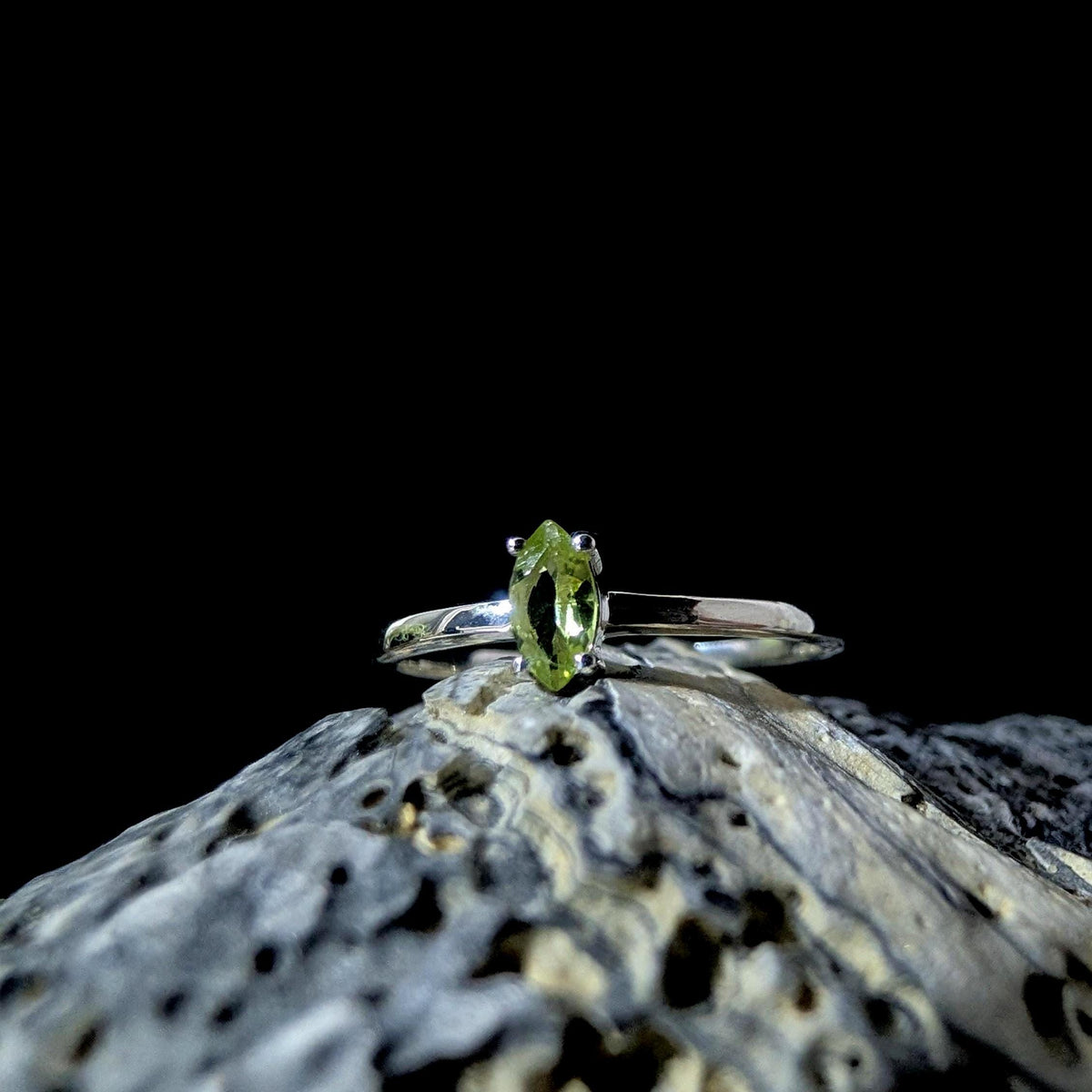 Minimalist peridot stacking ring | 925 Sterling Silver