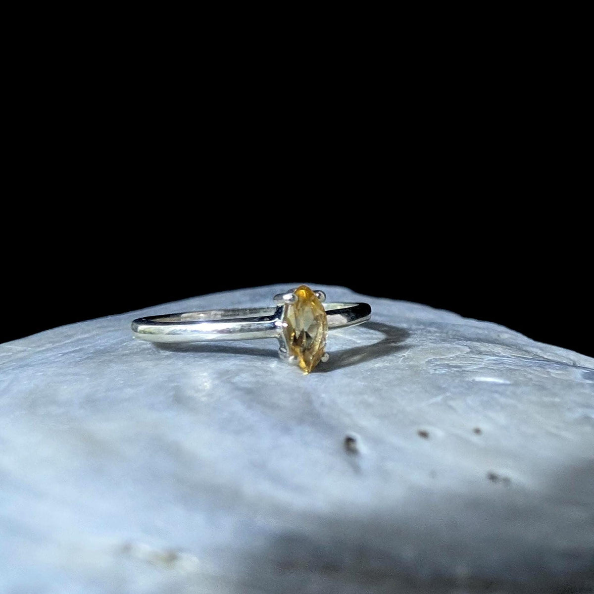 Minimalist natural citrine ring | 925 Sterling Silver