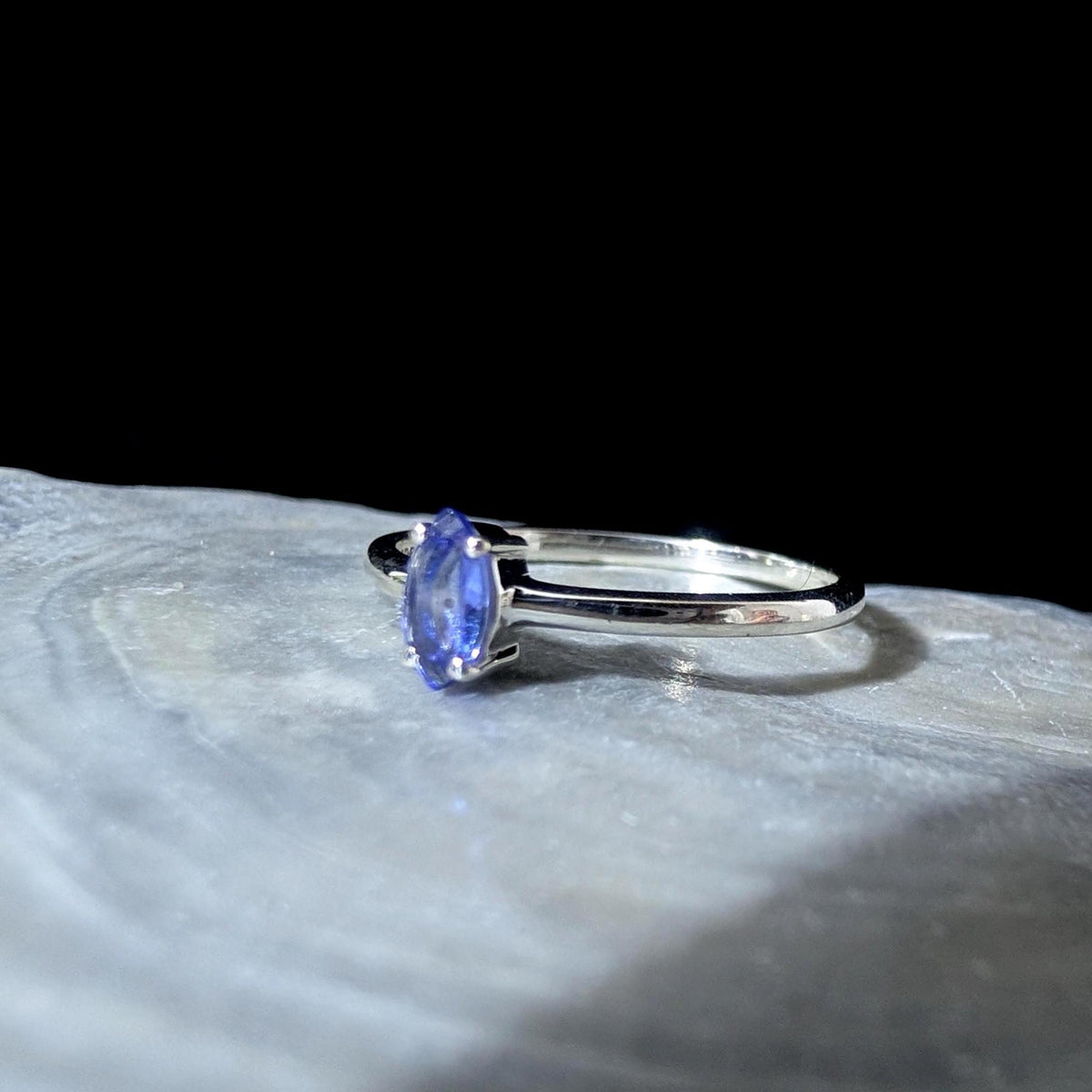 Minimalist natural tanzanite ring | 925 Sterling Silver