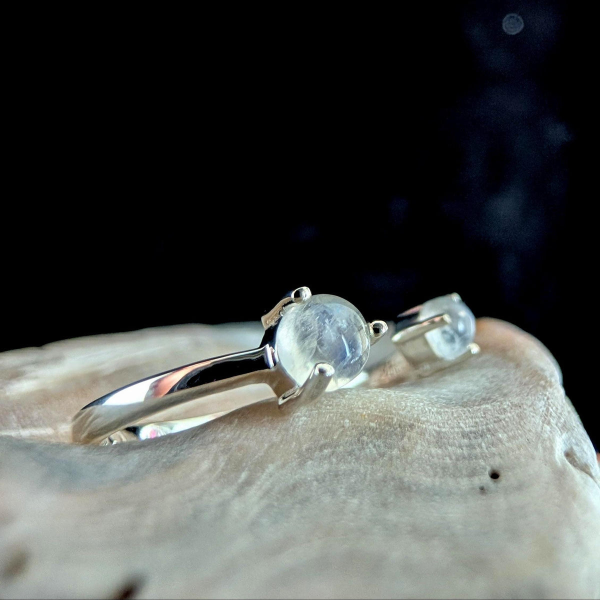 Dainty rainbow moonstone ring | 925 Sterling Silver