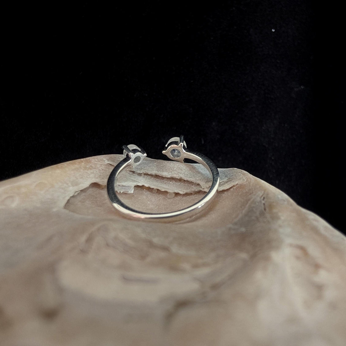 Dainty rainbow moonstone ring | 925 Sterling Silver