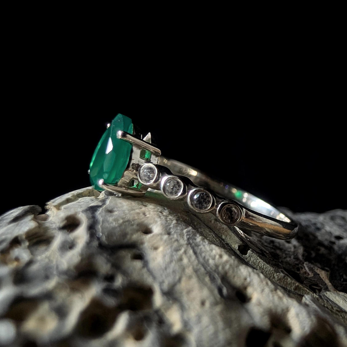 Statement green onyx and white topaz ring | 925 sterling silver