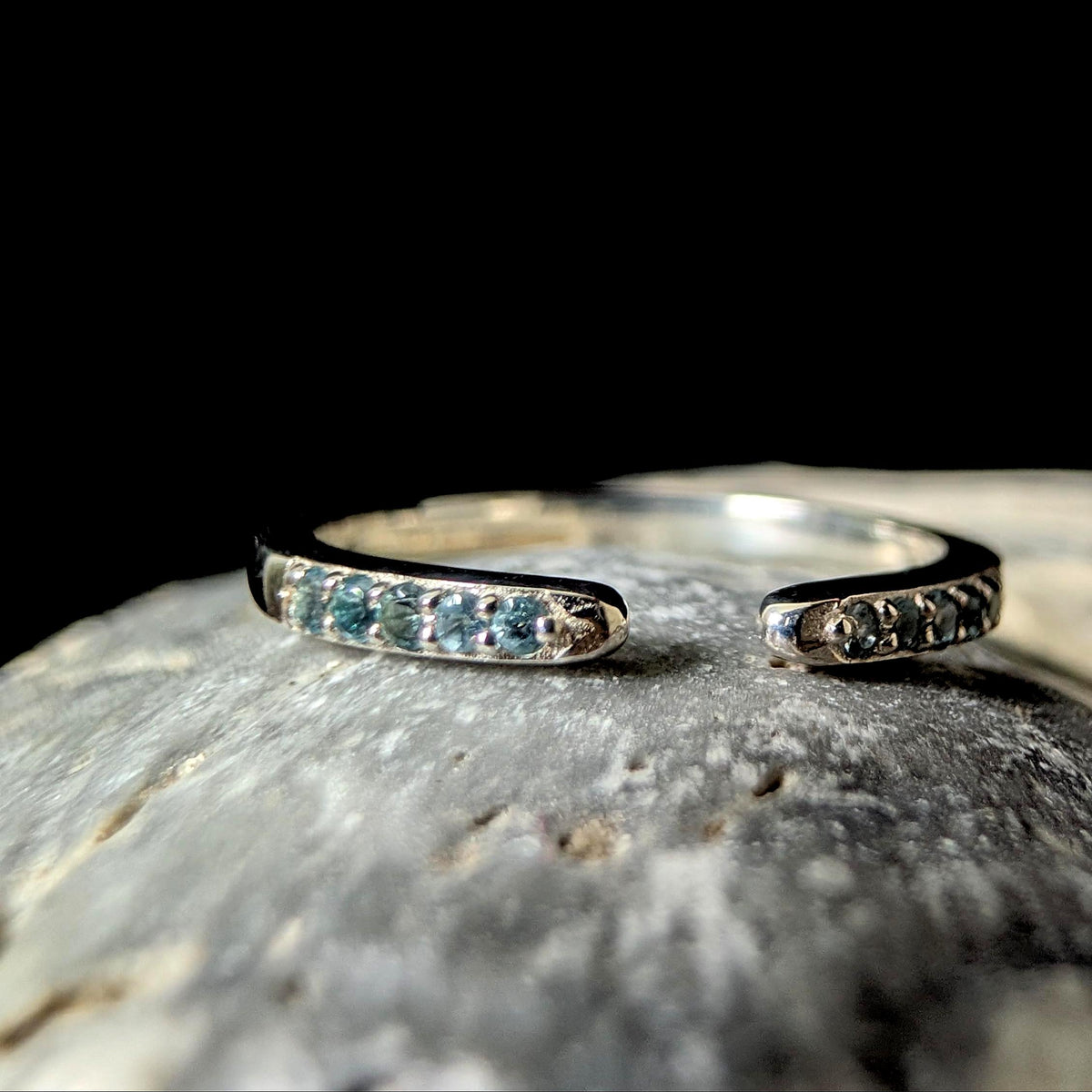 Blue topaz minimalist ring with gap | 925 Sterling Silver