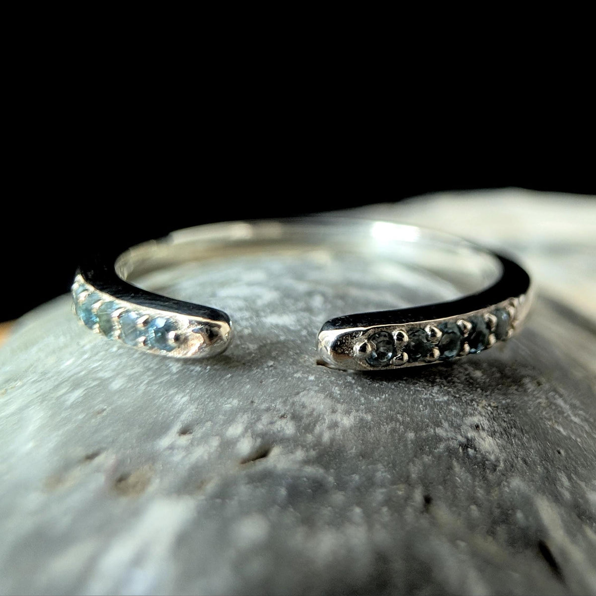 Blue topaz minimalist ring with gap | 925 Sterling Silver