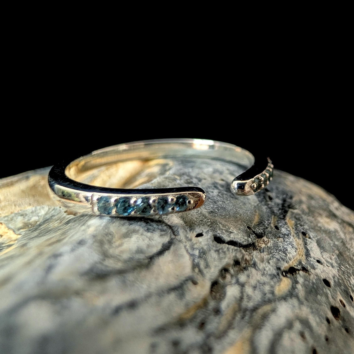 Blue topaz minimalist ring with gap | 925 Sterling Silver