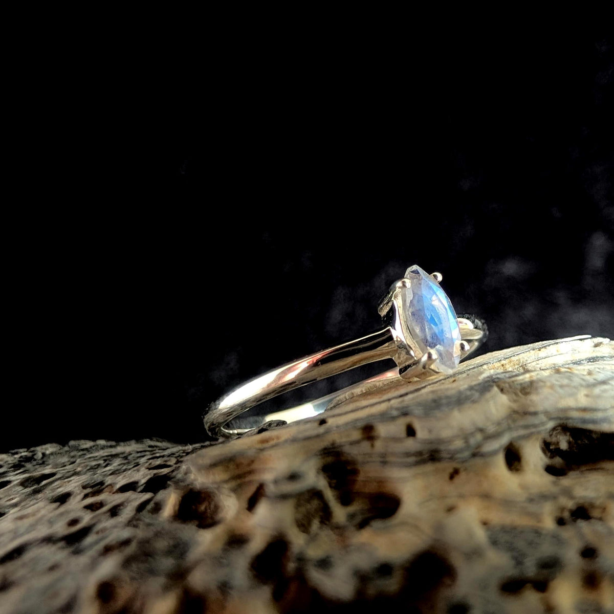 Natural rainbow moonstone minimalist ring | 925 sterling silver