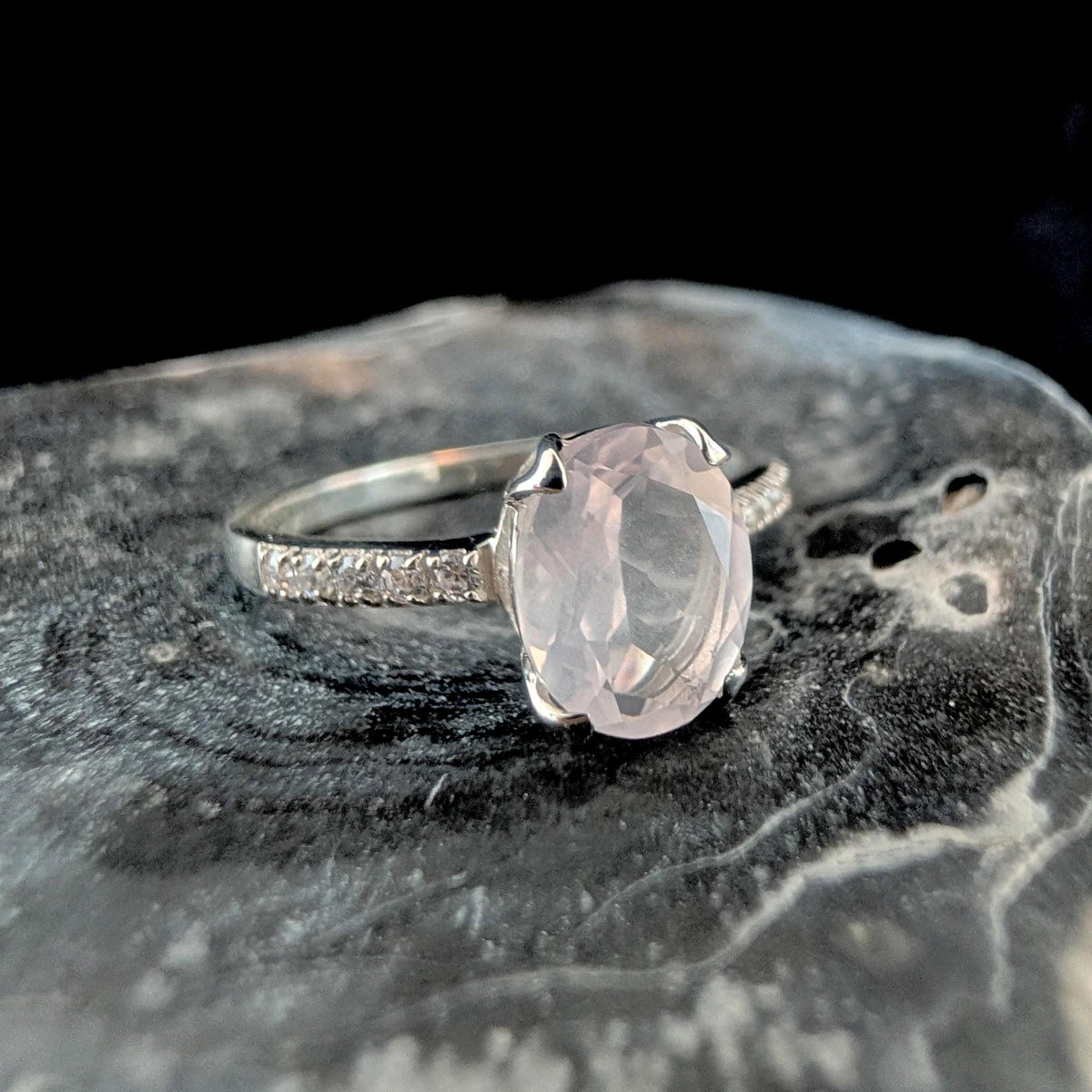 Large natural pink quartz and white topaz ring | 925 sterling silver
