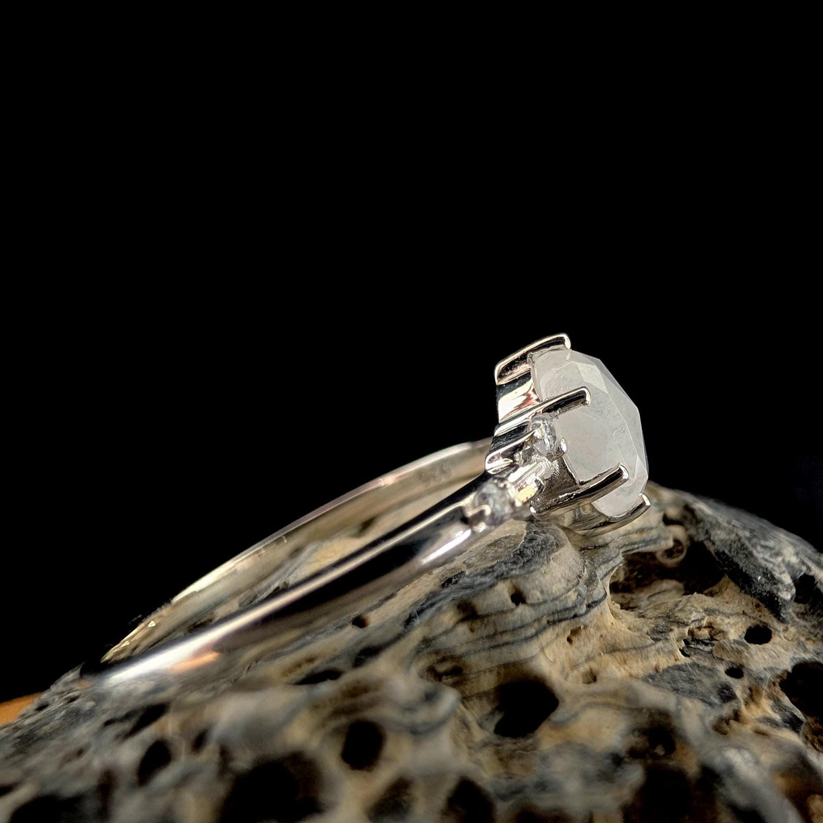 Oval rainbow moonstone and white topaz ring | 925 Sterling Silver