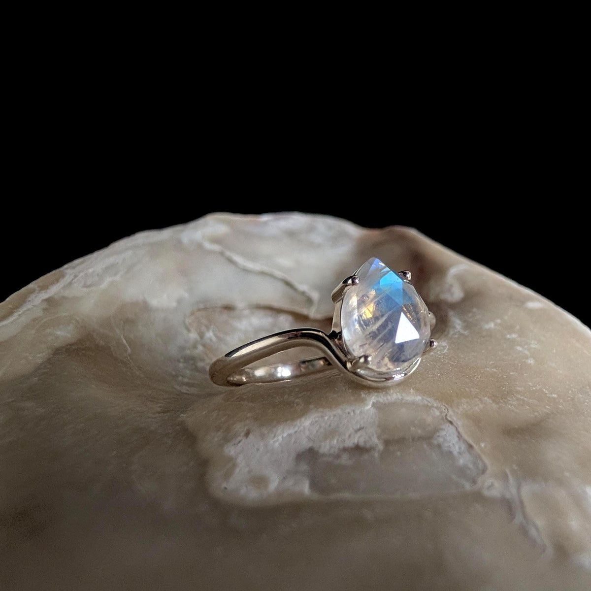 Pear cut rainbow moonstone ring | 925 Sterling Silver