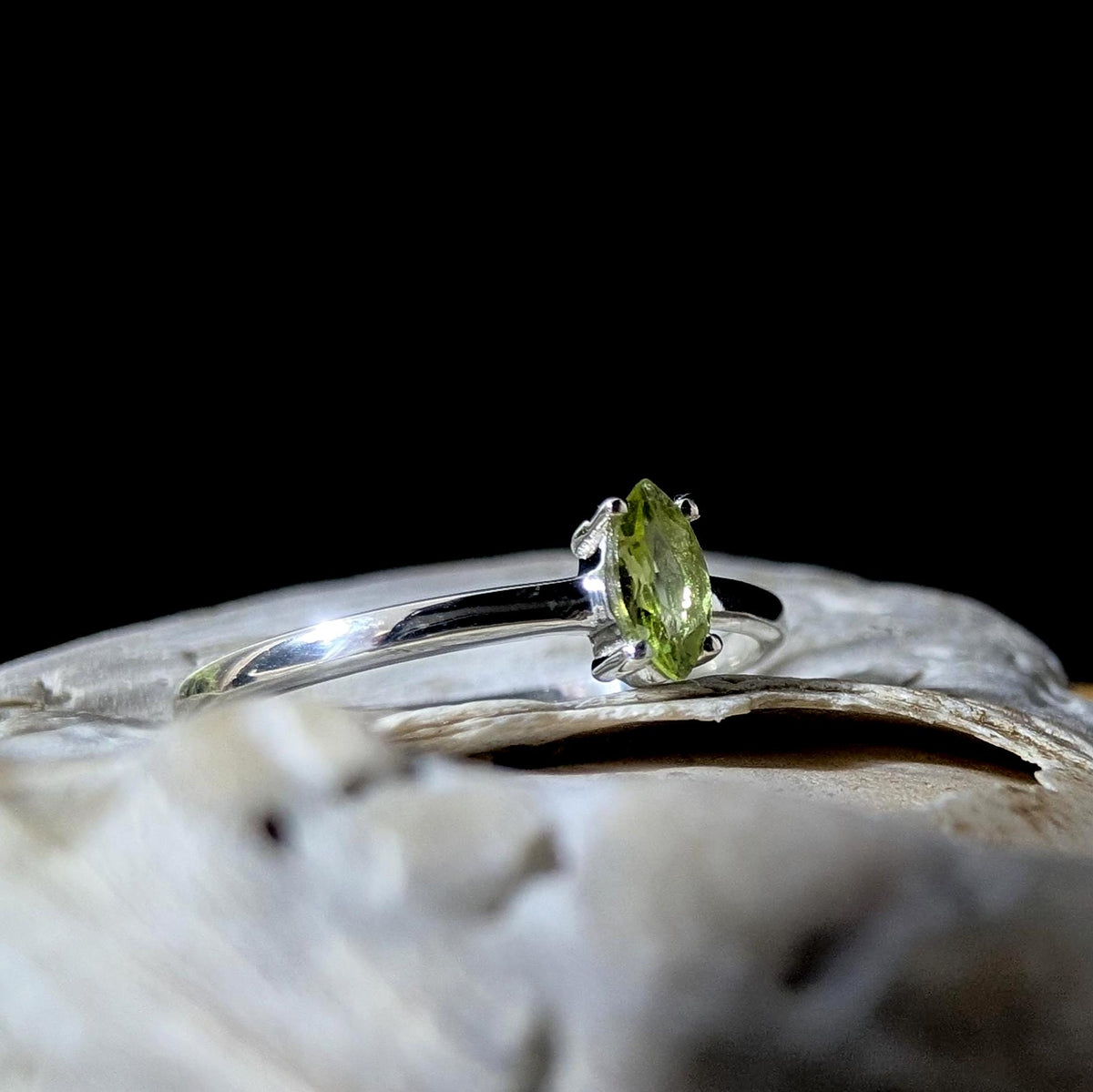 Minimalist peridot stacking ring | 925 Sterling Silver