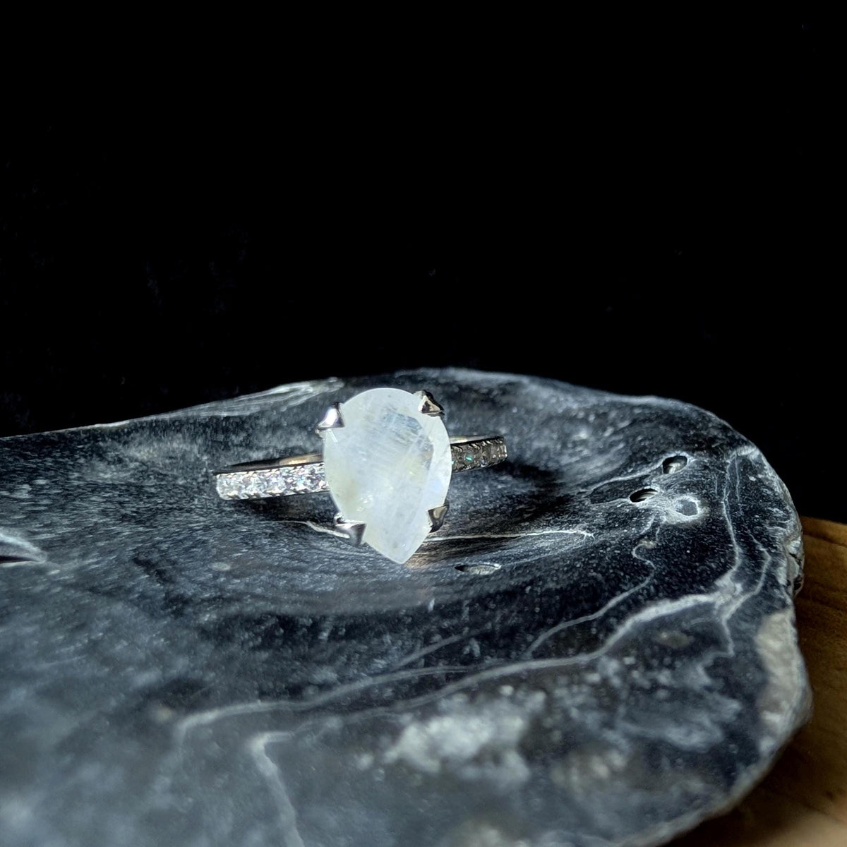 Large natural rainbow moonstone and white topaz ring | 925 Sterling Silver