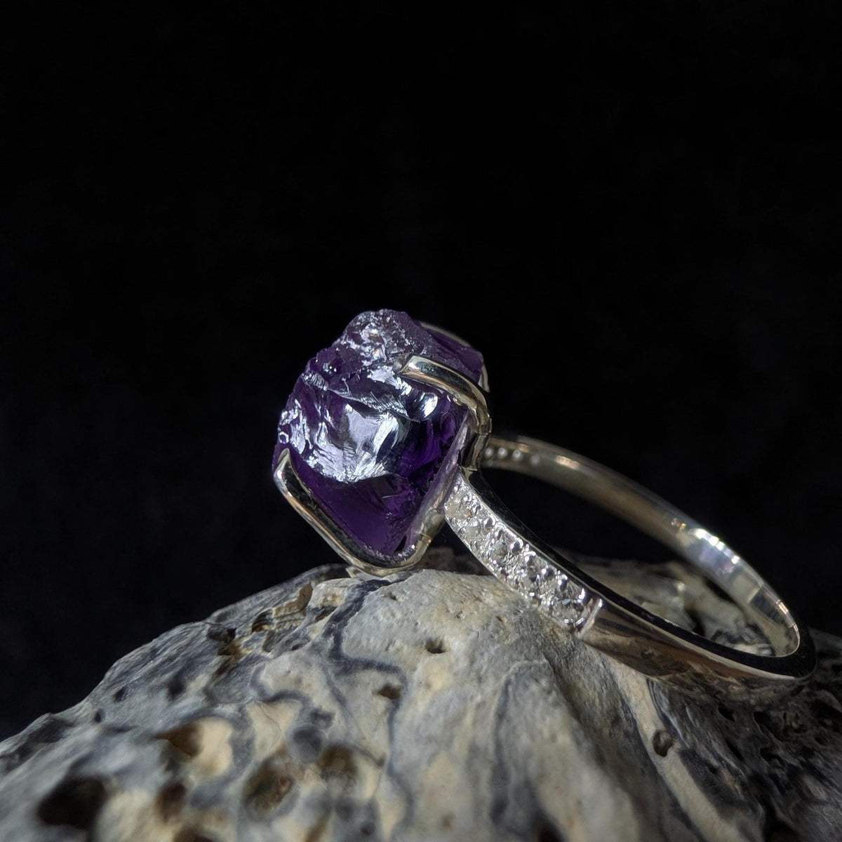 Raw natural amethyst and white topaz ring | 925 sterling silver
