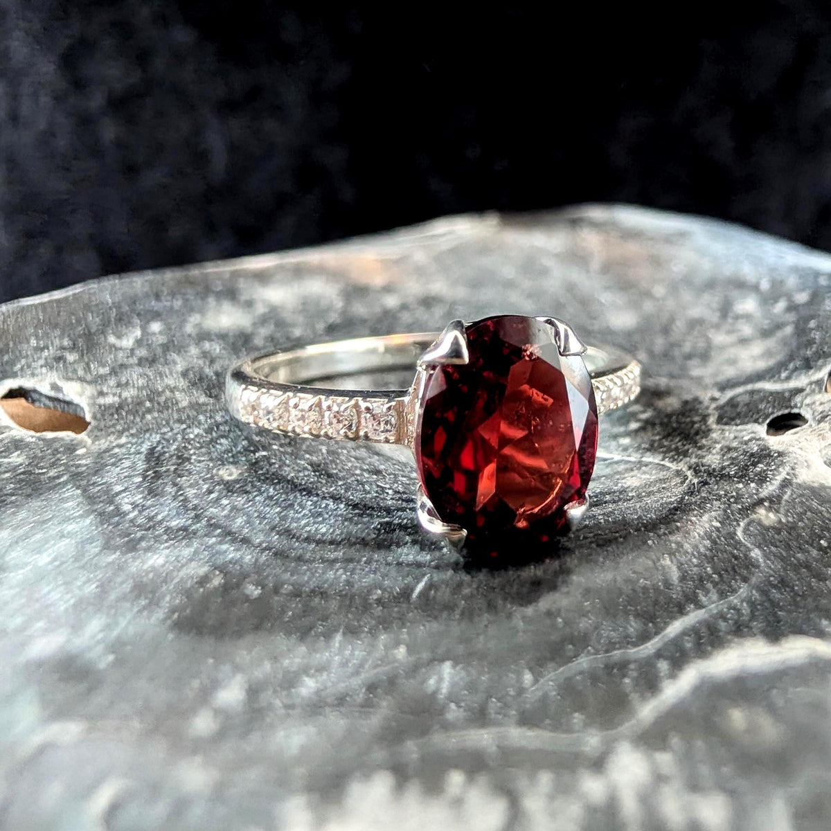 Large natural garnet and white topaz ring | 925 Sterling Silver
