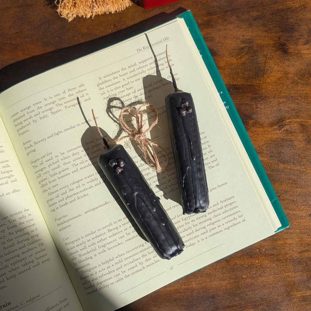 Cord cutting ritual beeswax candle | Energy unbinding candle